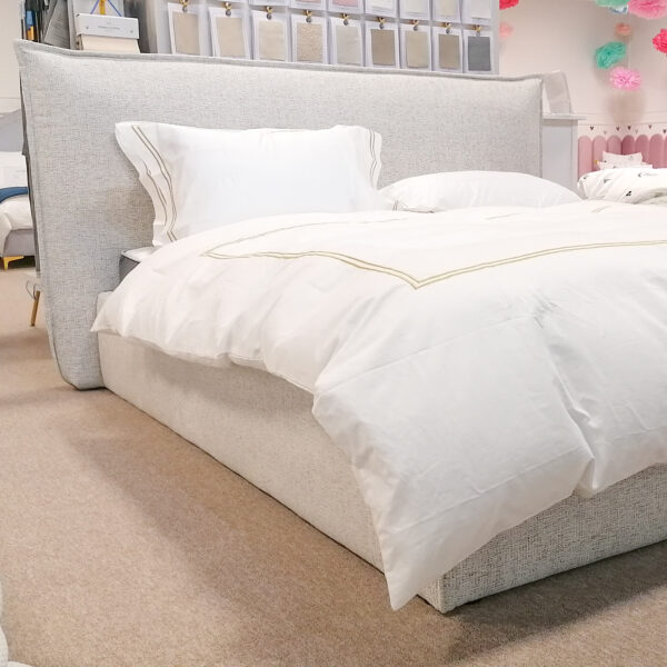 łóżko tapicerowane z zagłówkiem