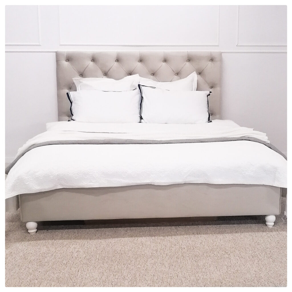 łóżko tapicerowane z zagłówkiem pikowanym 
